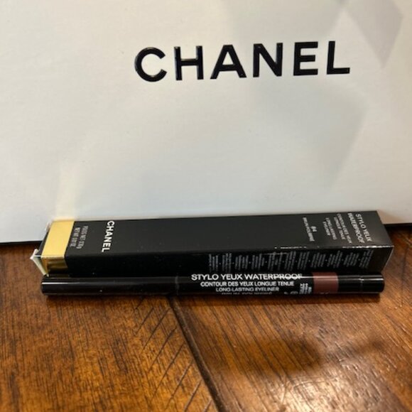 Chanel new Stylo Yeux Waterproof pencil in 84 Brun with Chanel gift bag - Picture 5 of 5